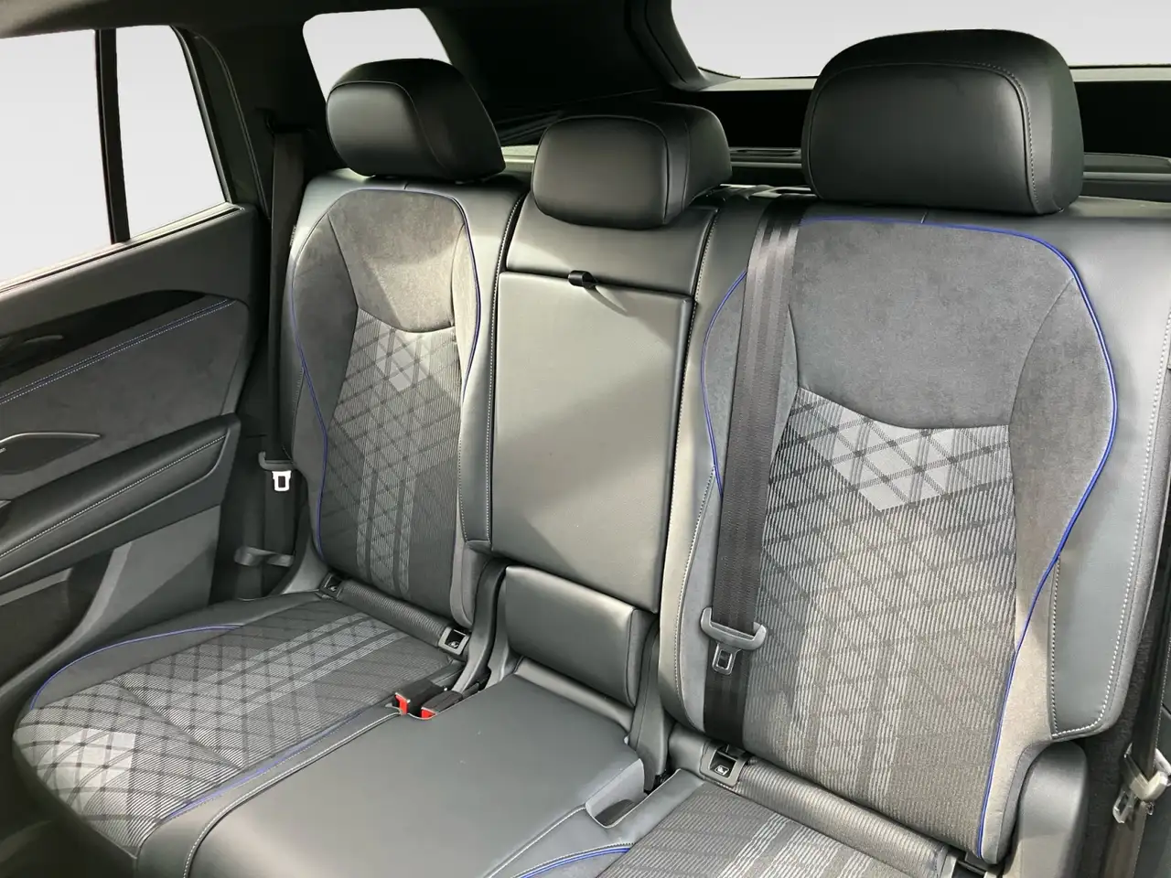 Volkswagen Tayron eHybrid 204 PS R-Line Tageszulassung 20%! 9