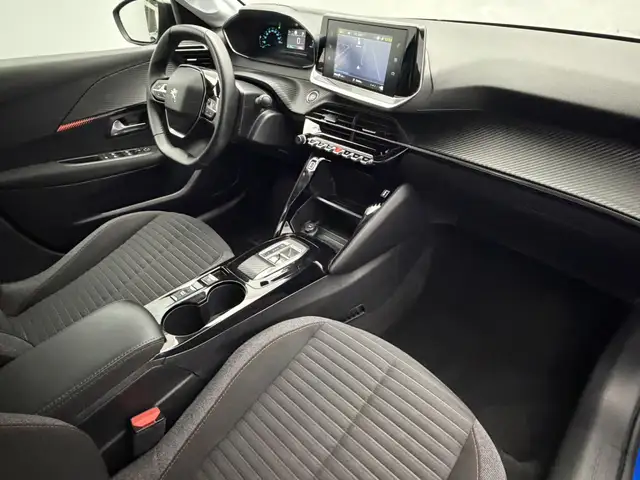 Peugeot e-208 view 11