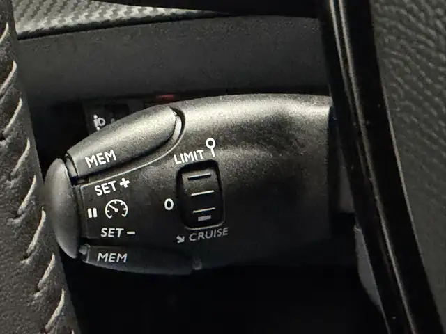 Peugeot e-208 view 21