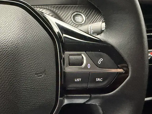Peugeot e-208 view 23