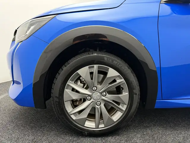 Peugeot e-208 view 10