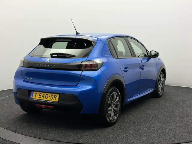 Peugeot e-208 view 4