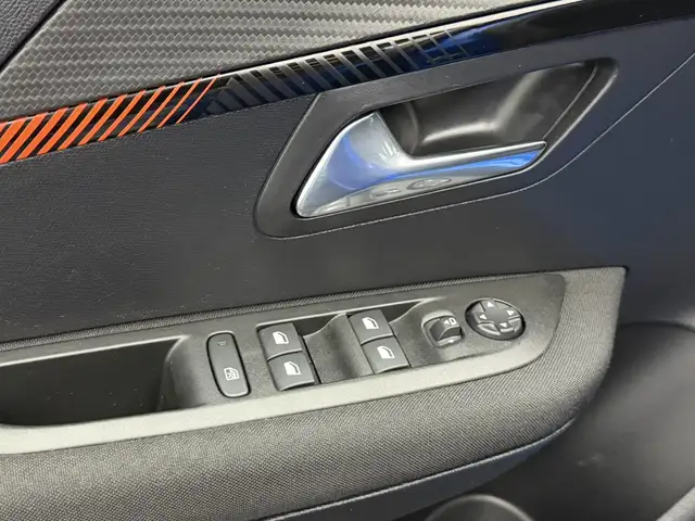 Peugeot e-208 view 26