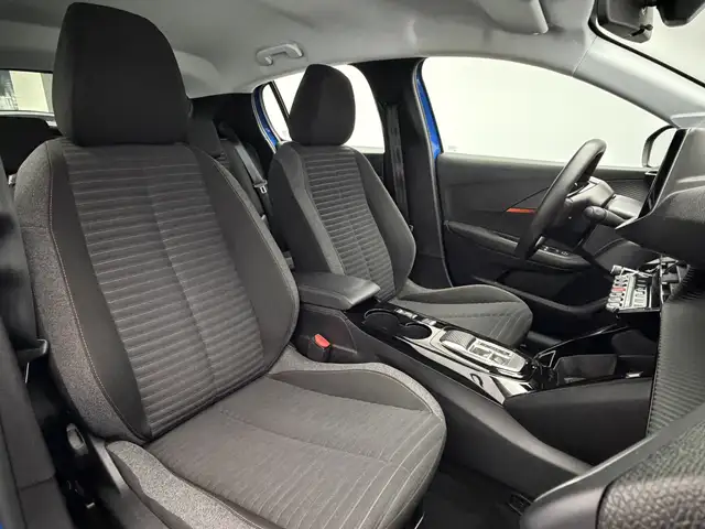 Peugeot e-208 view 18