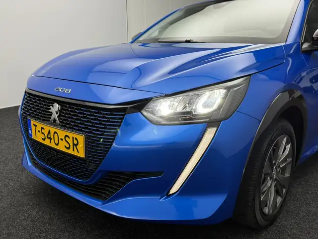 Peugeot e-208 view 5