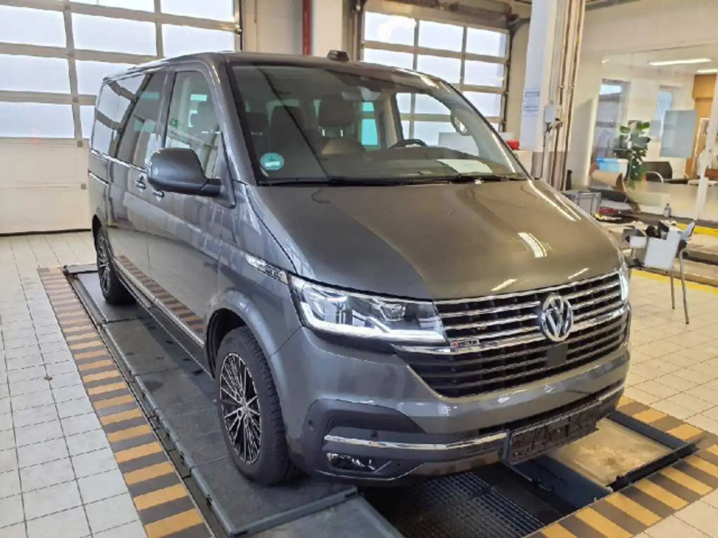 Volkswagen T6.1 Multivan 2.0TDI GenerationSix 4M DSG NAVI L Grau - 2