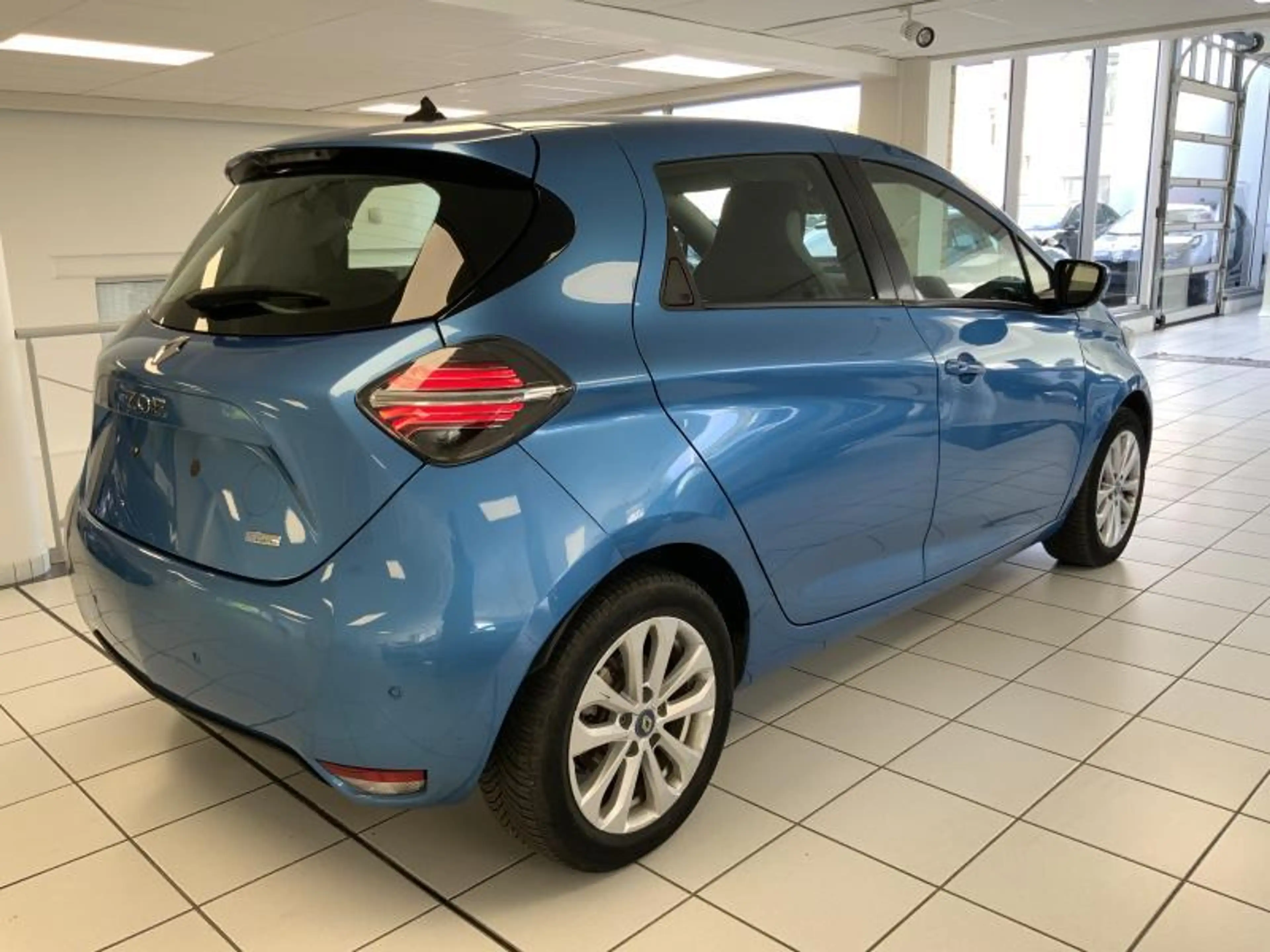 Renault ZOE X — photo 8