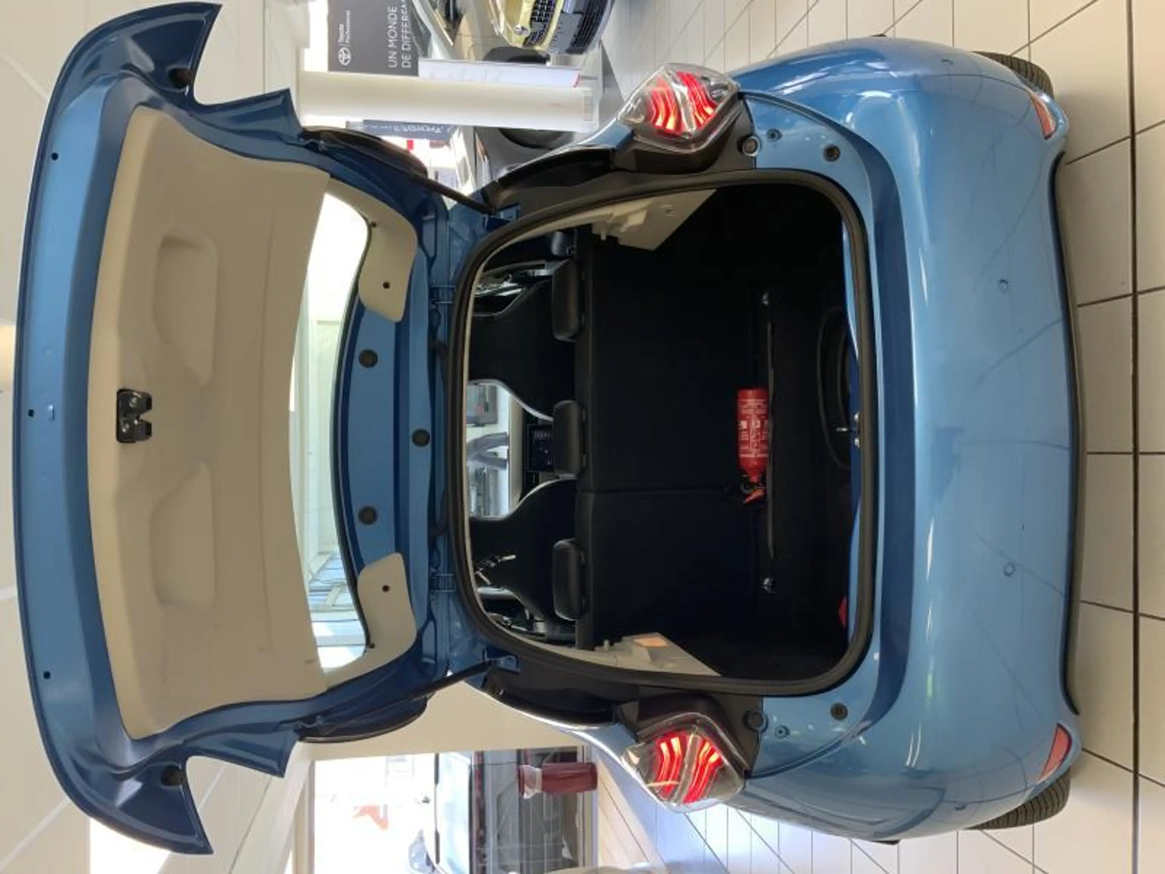 Renault ZOE X — photo 11