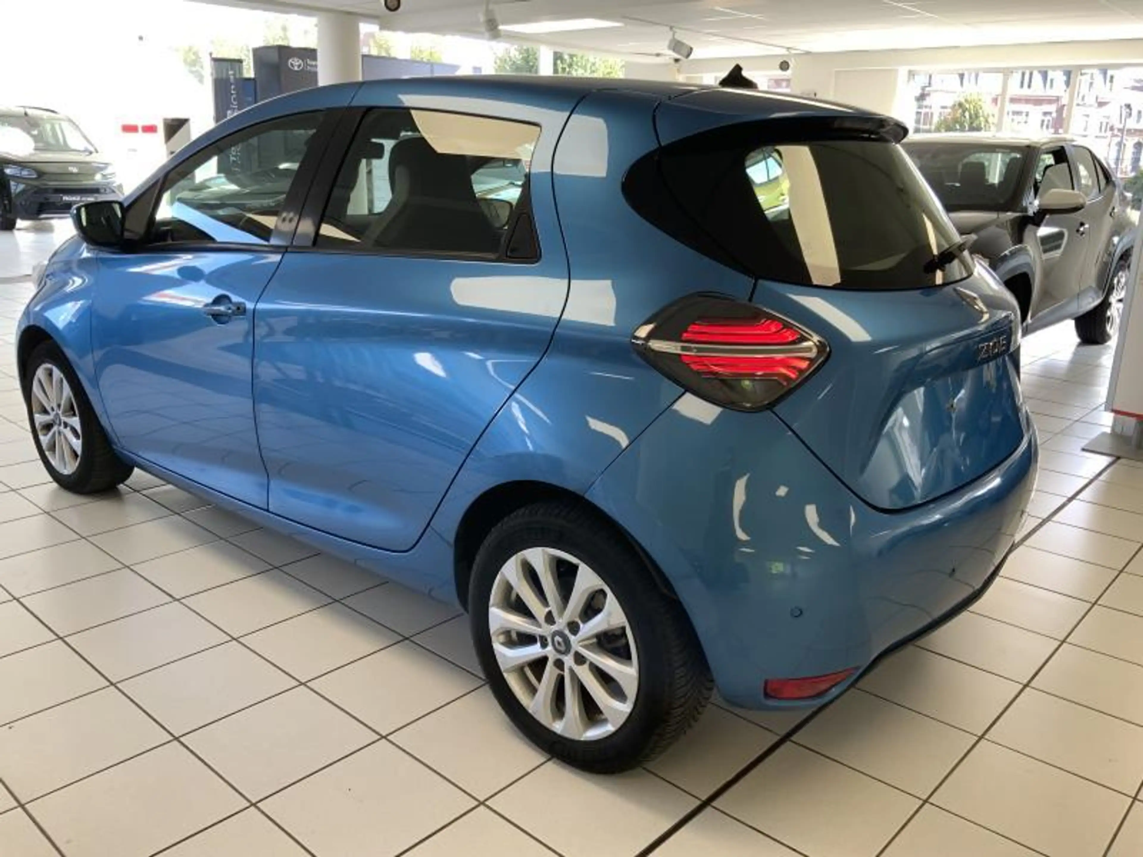Renault ZOE X — photo 10