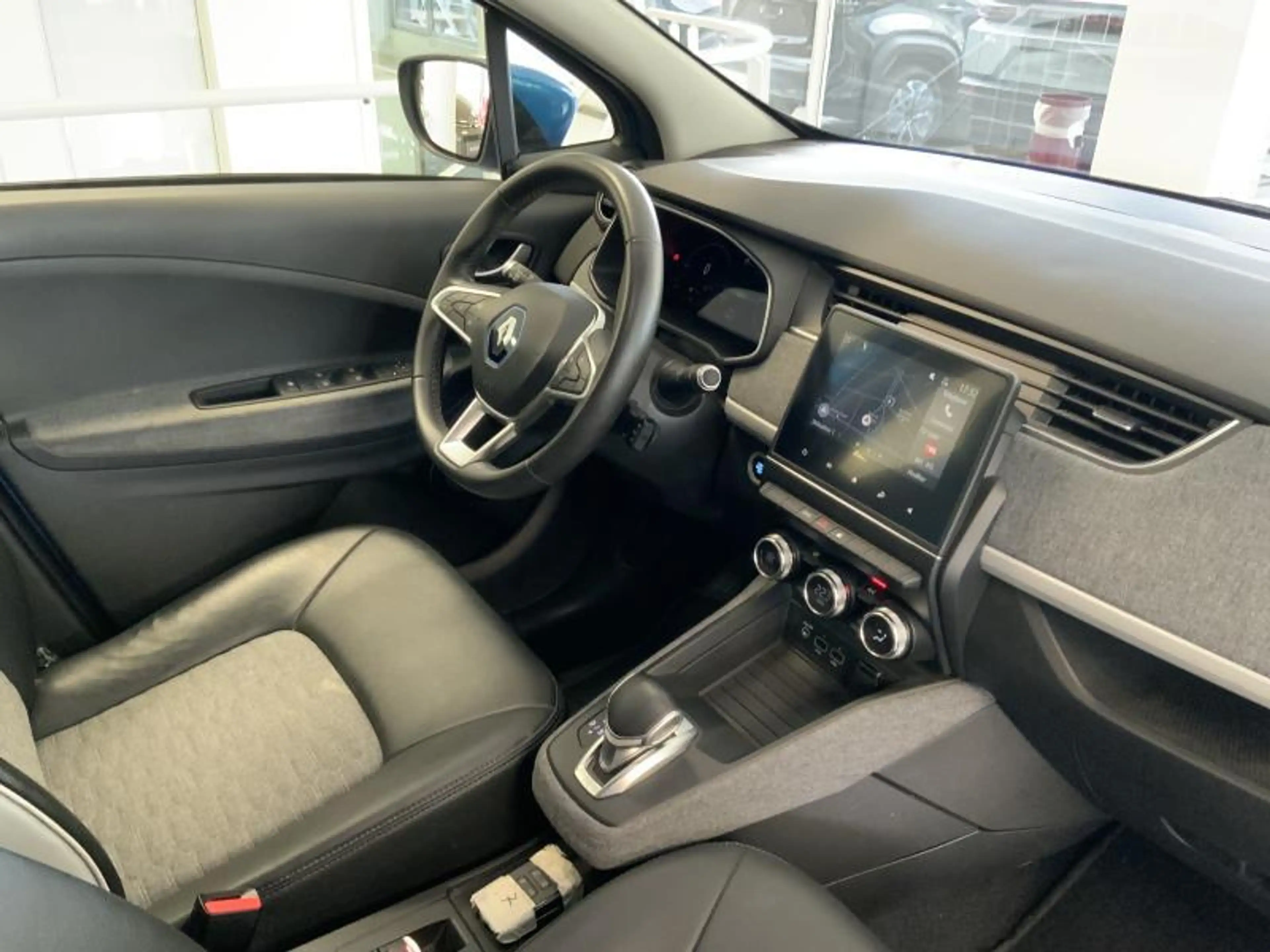 Renault ZOE X — photo 6
