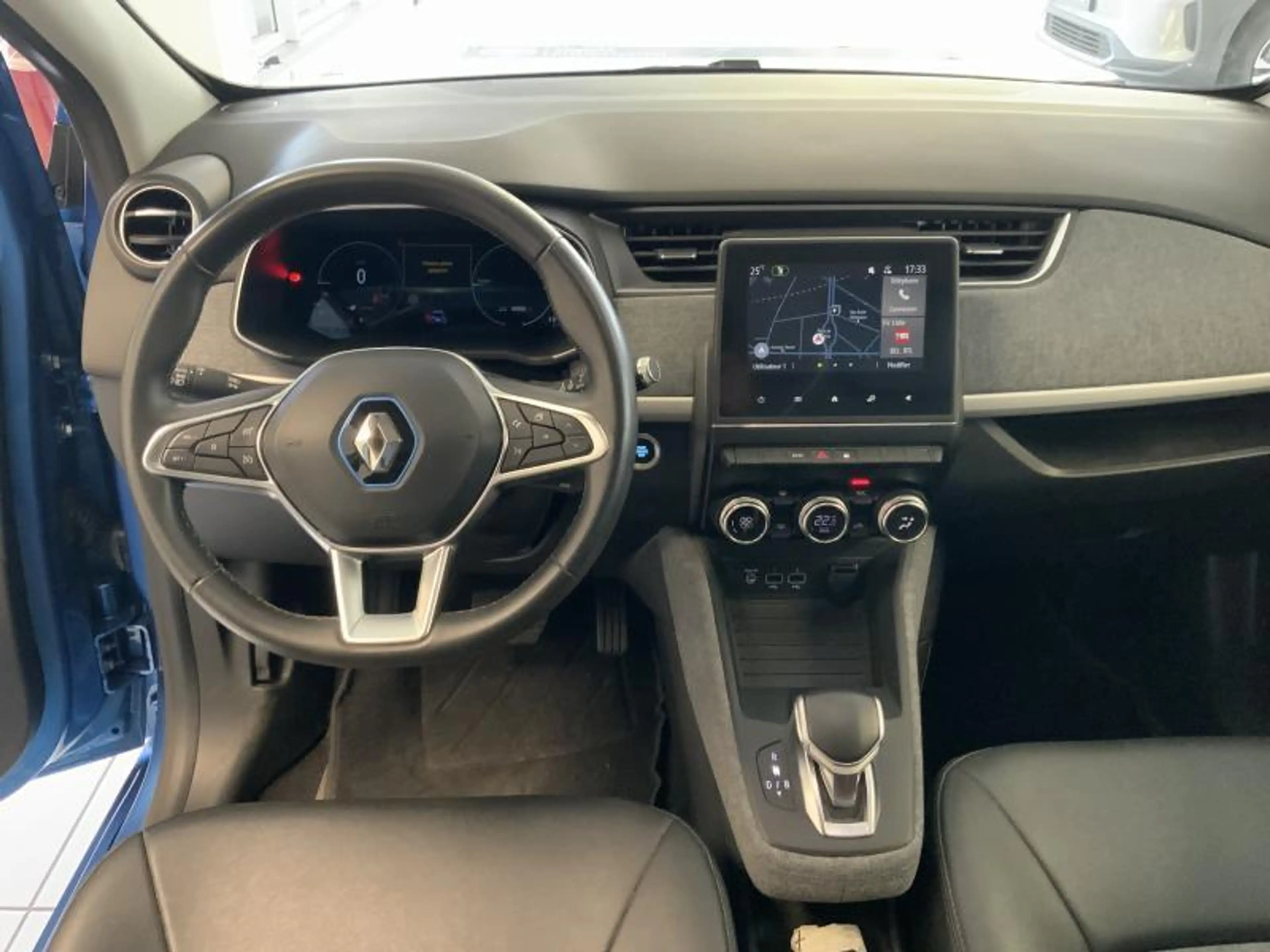 Renault ZOE X — photo 13
