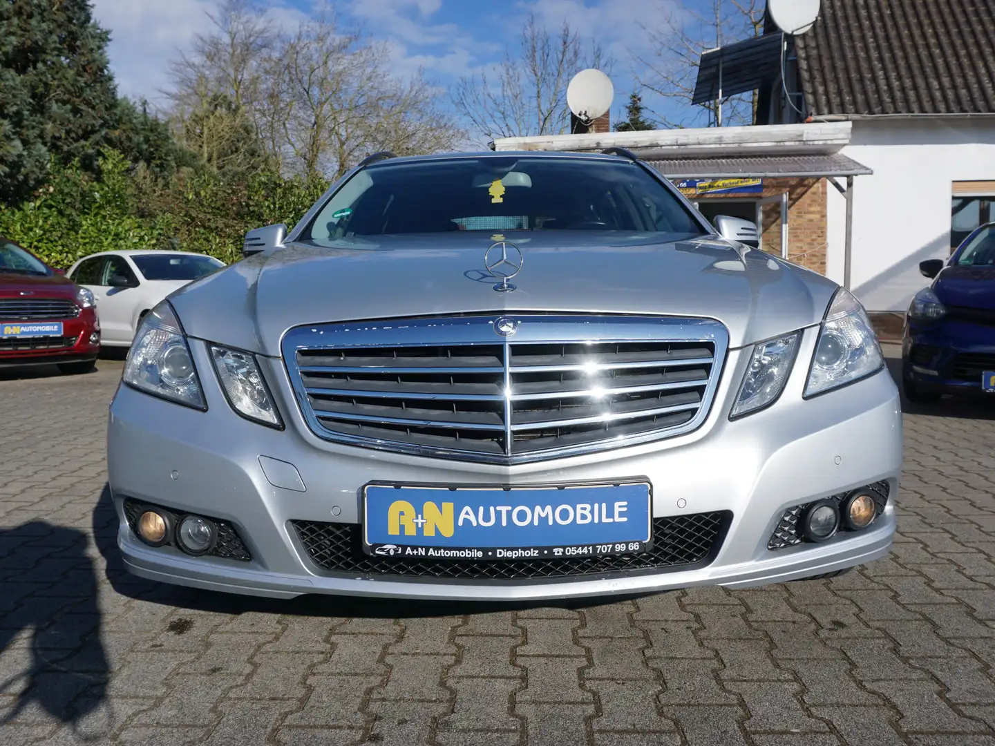 Mercedes-Benz E 250 E 250 CGI BlueEfficiency /TÜV Fällig / Grau - 1