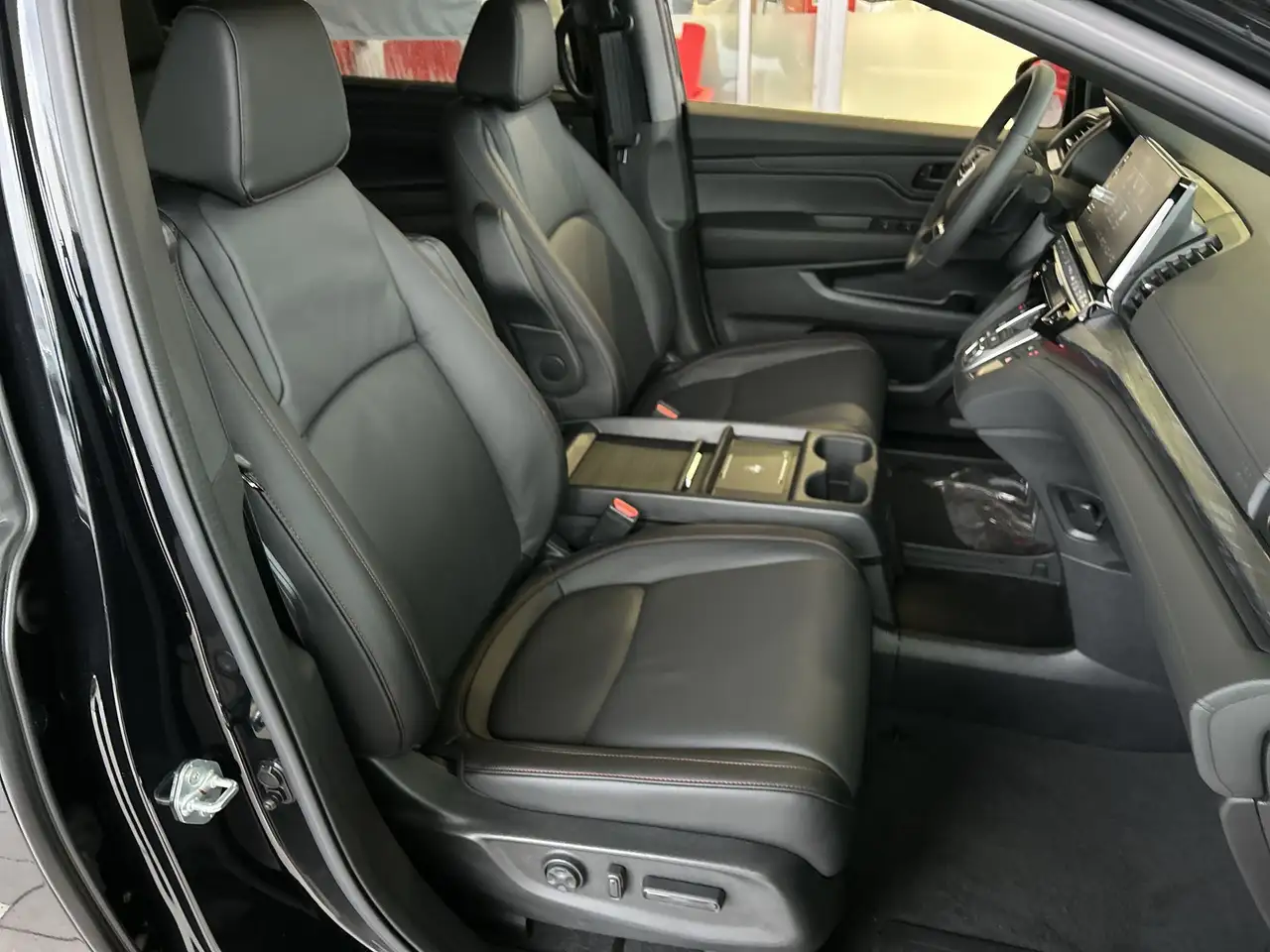 Honda Odyssey снимка Honda Odyssey