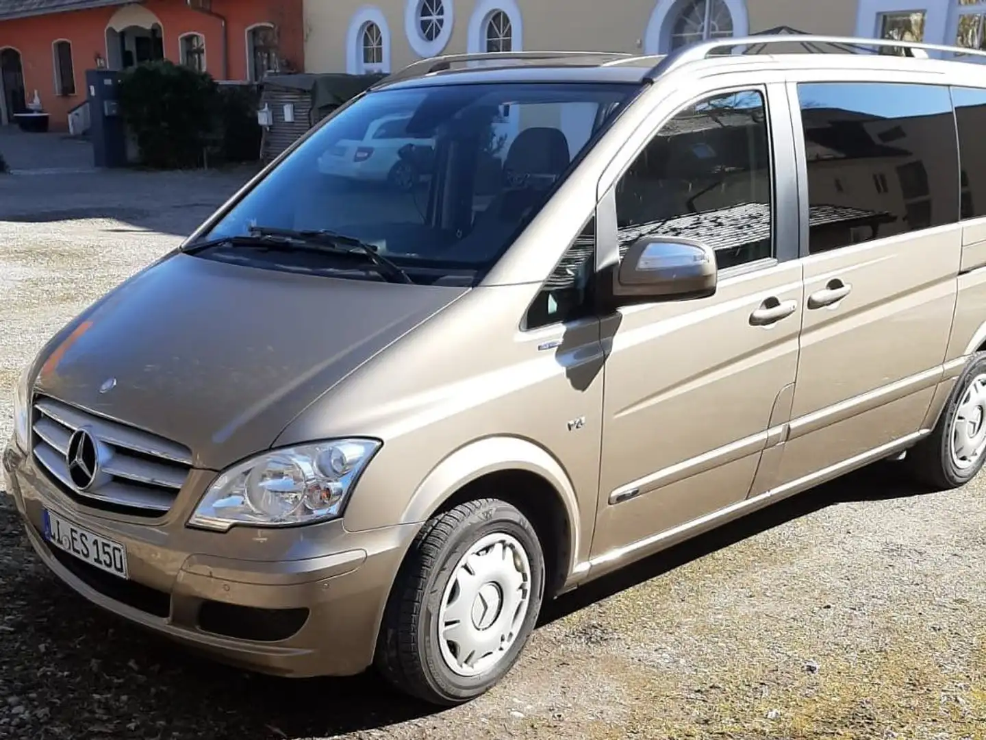 Mercedes-Benz Viano Viano 3.0 CDI DPF lang Automatik Trend Edition Beige - 1