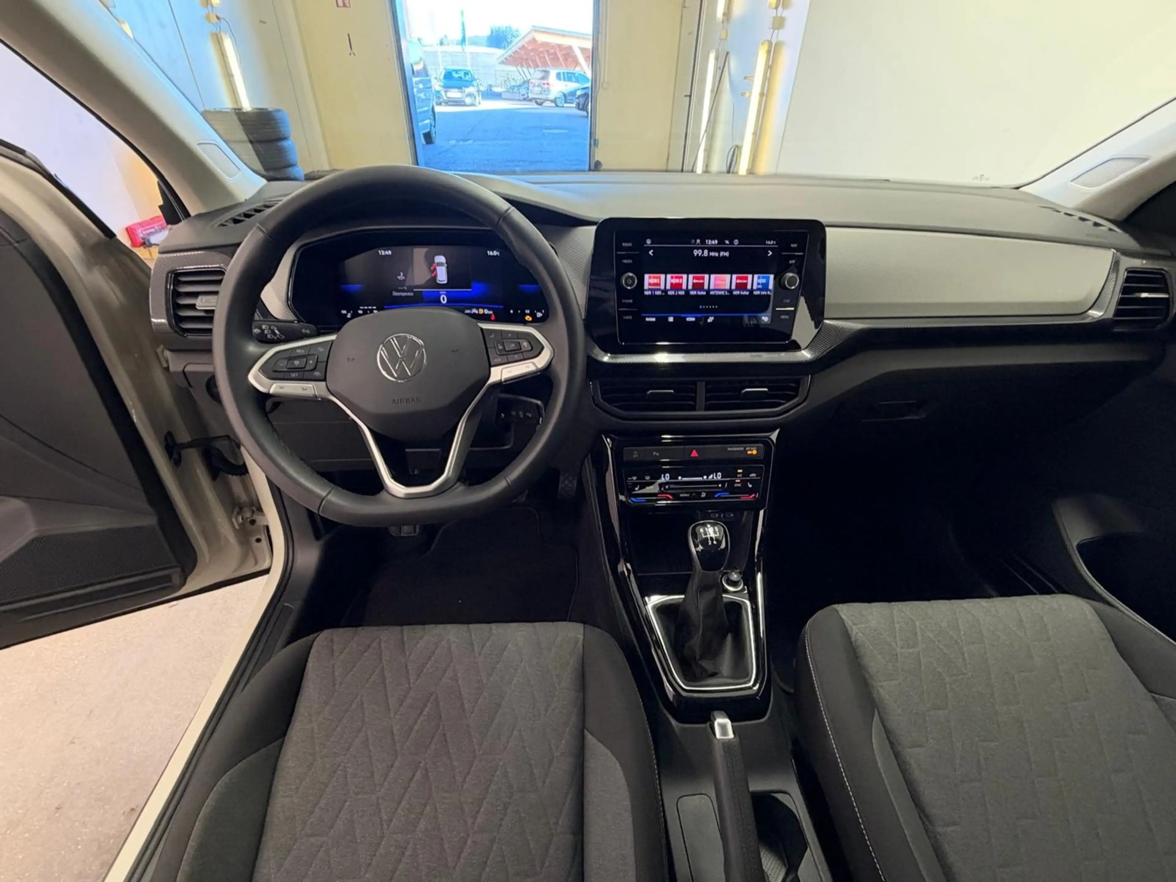 Volkswagen T-Cross Life TSI — photo 5