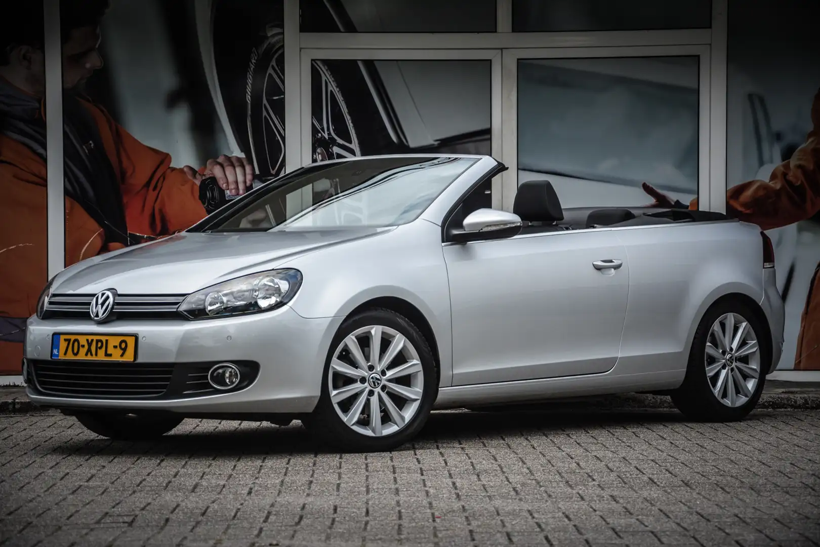 Volkswagen Golf Cabriolet 1.2 TSI 77kW/105pk BlueMotionTech Gri - 1