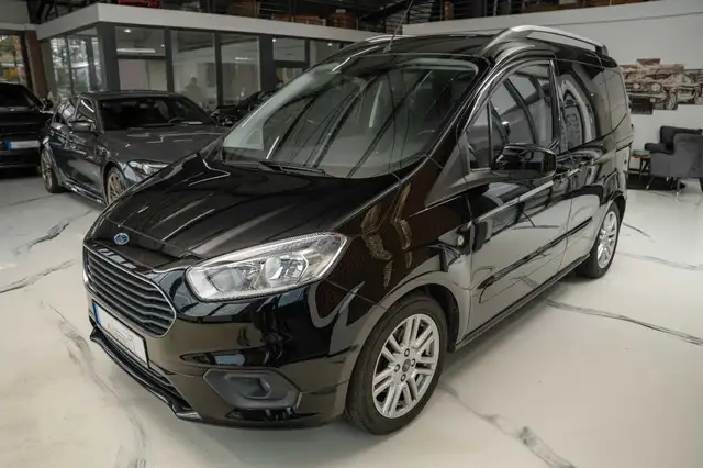 Ford Tourneo Courier Titanium 1 HAND