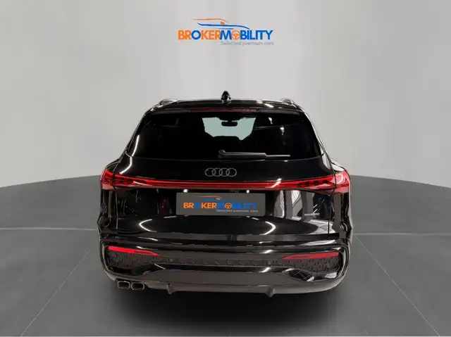 Audi Q5 view 4