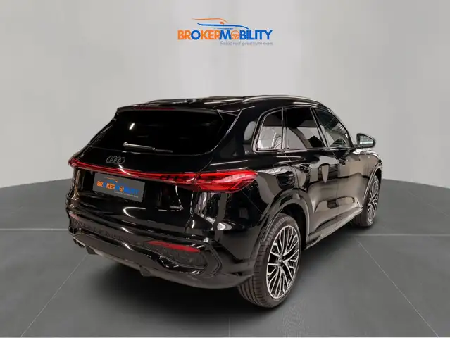 Audi Q5 view 5