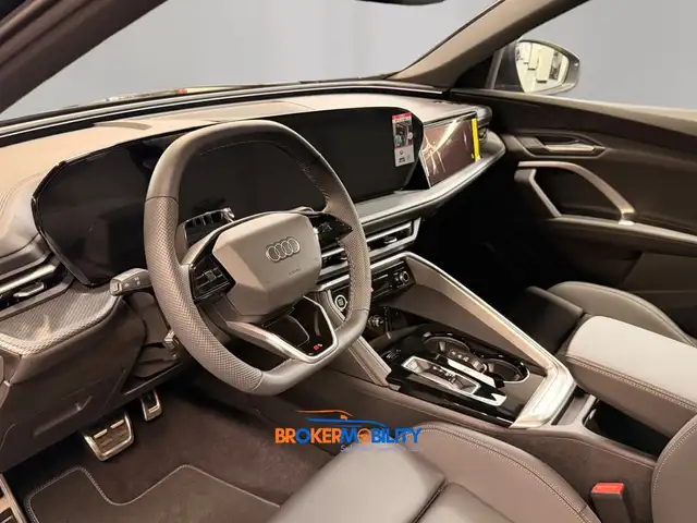 Audi Q5 view 9