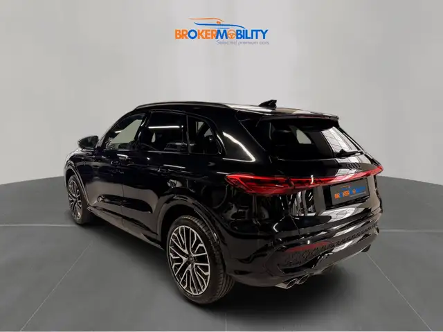 Audi Q5 view 6