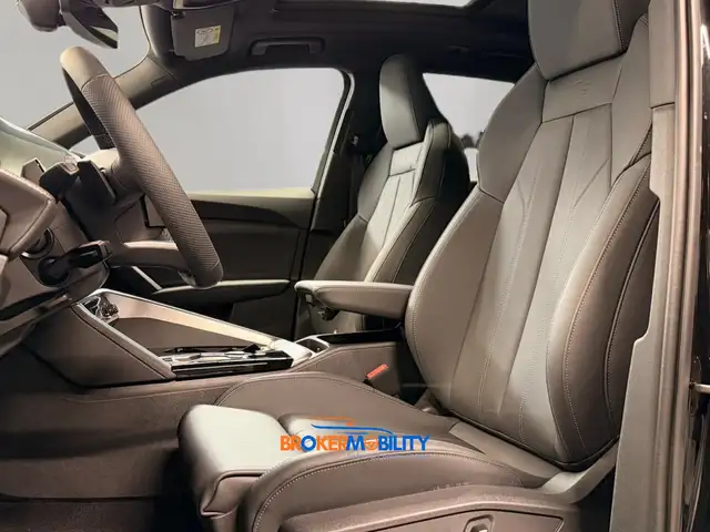 Audi Q5 view 11
