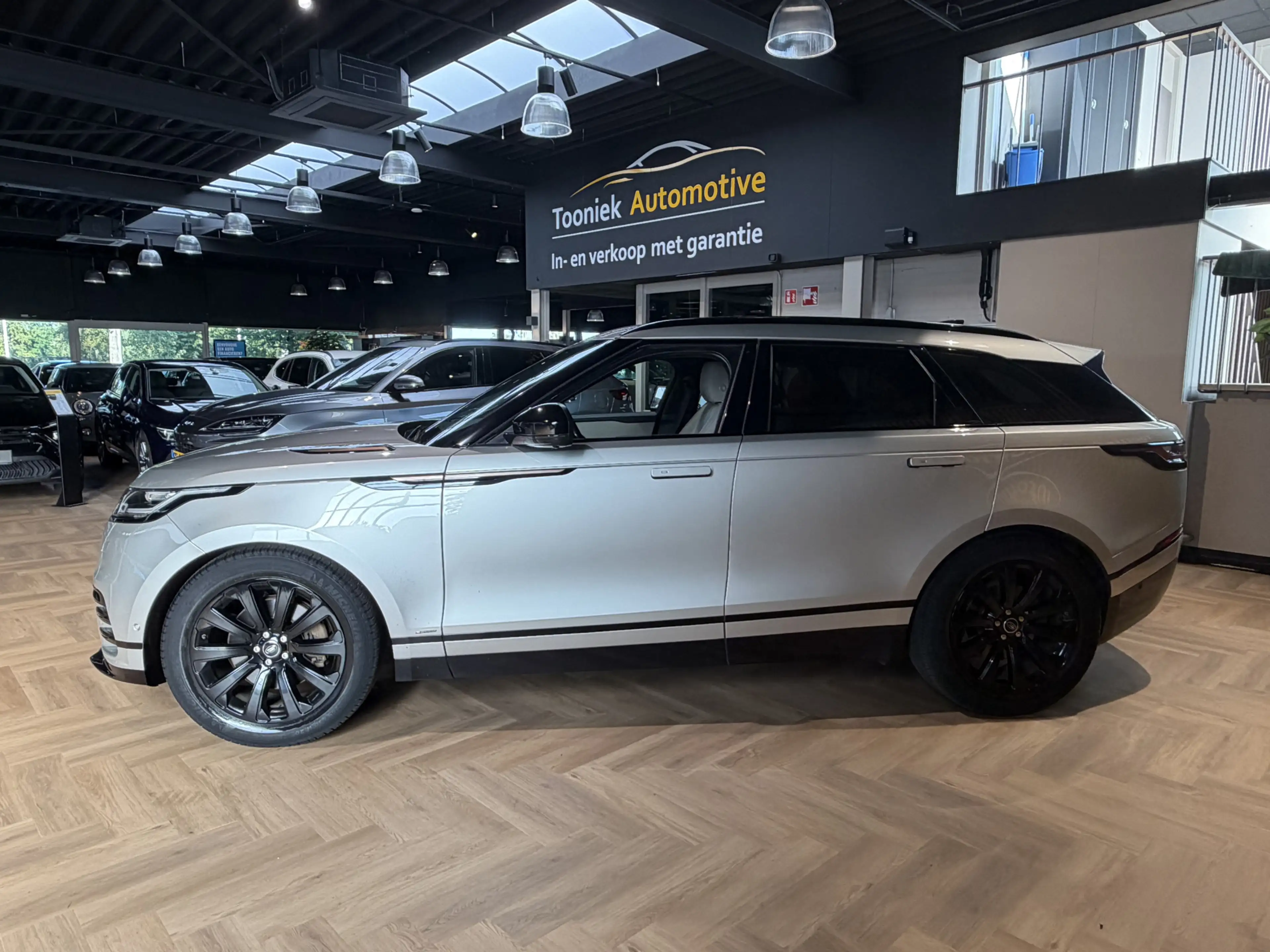 Land Rover Range Rover Velar 3.0 V6 SC AWD HSE — photo 6