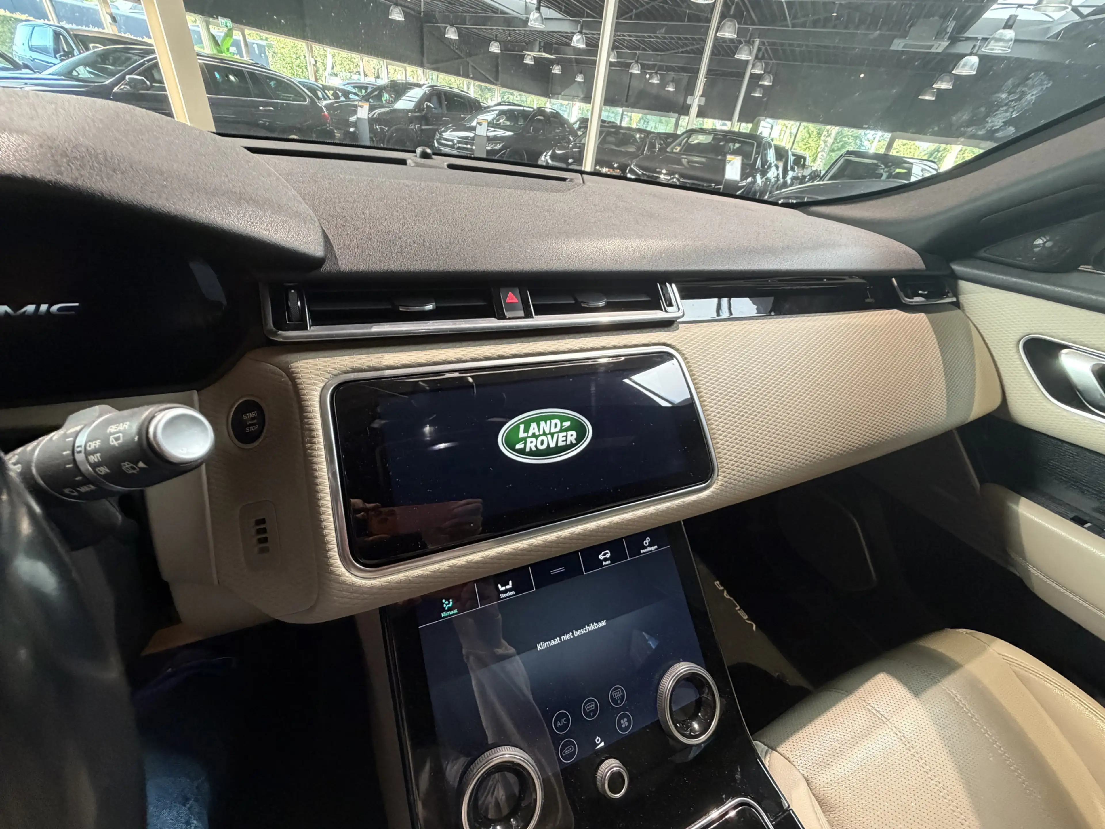 Land Rover Range Rover Velar 3.0 V6 SC AWD HSE — photo 23