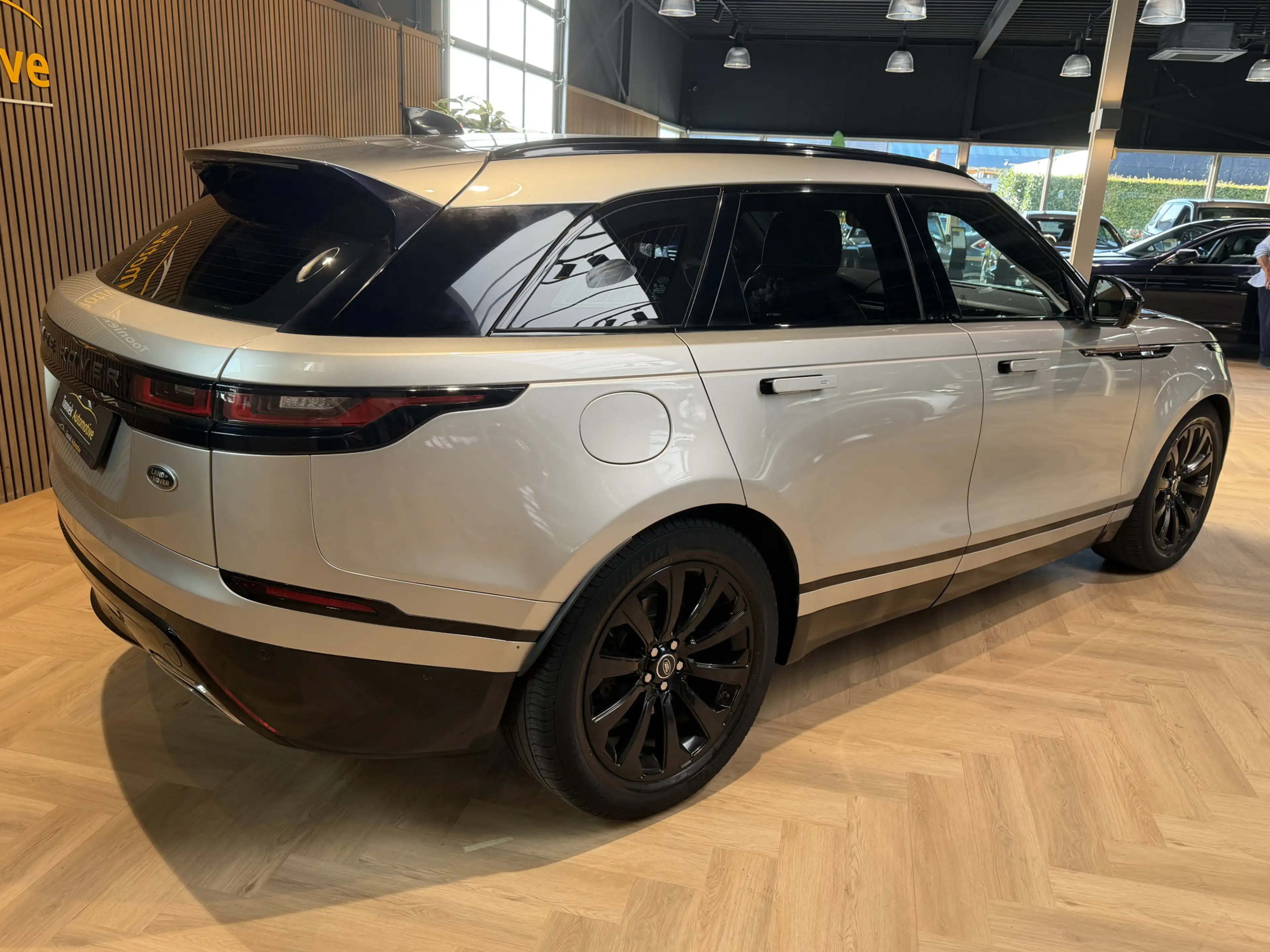 Land Rover Range Rover Velar 3.0 V6 SC AWD HSE — photo 3