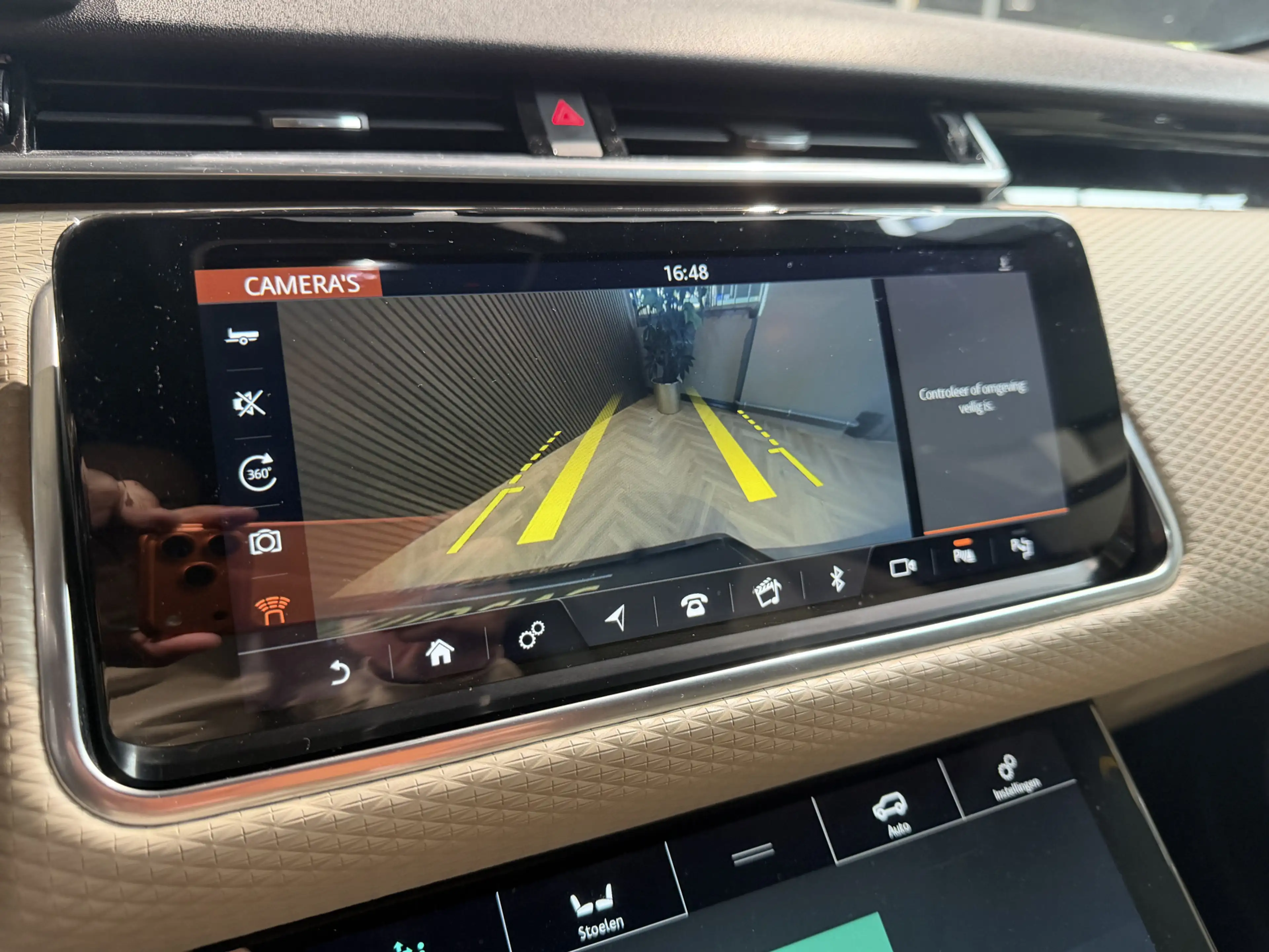 Land Rover Range Rover Velar 3.0 V6 SC AWD HSE — photo 26