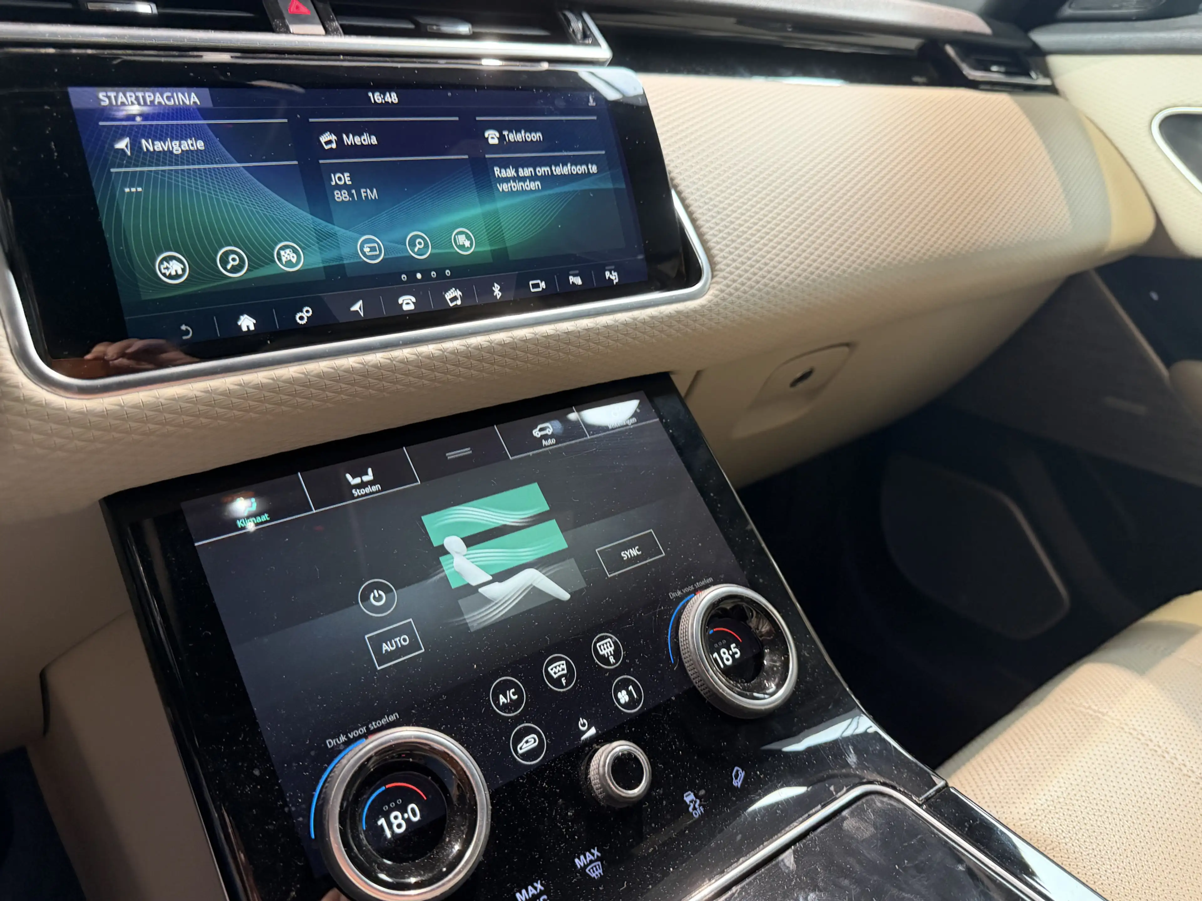 Land Rover Range Rover Velar 3.0 V6 SC AWD HSE — photo 25