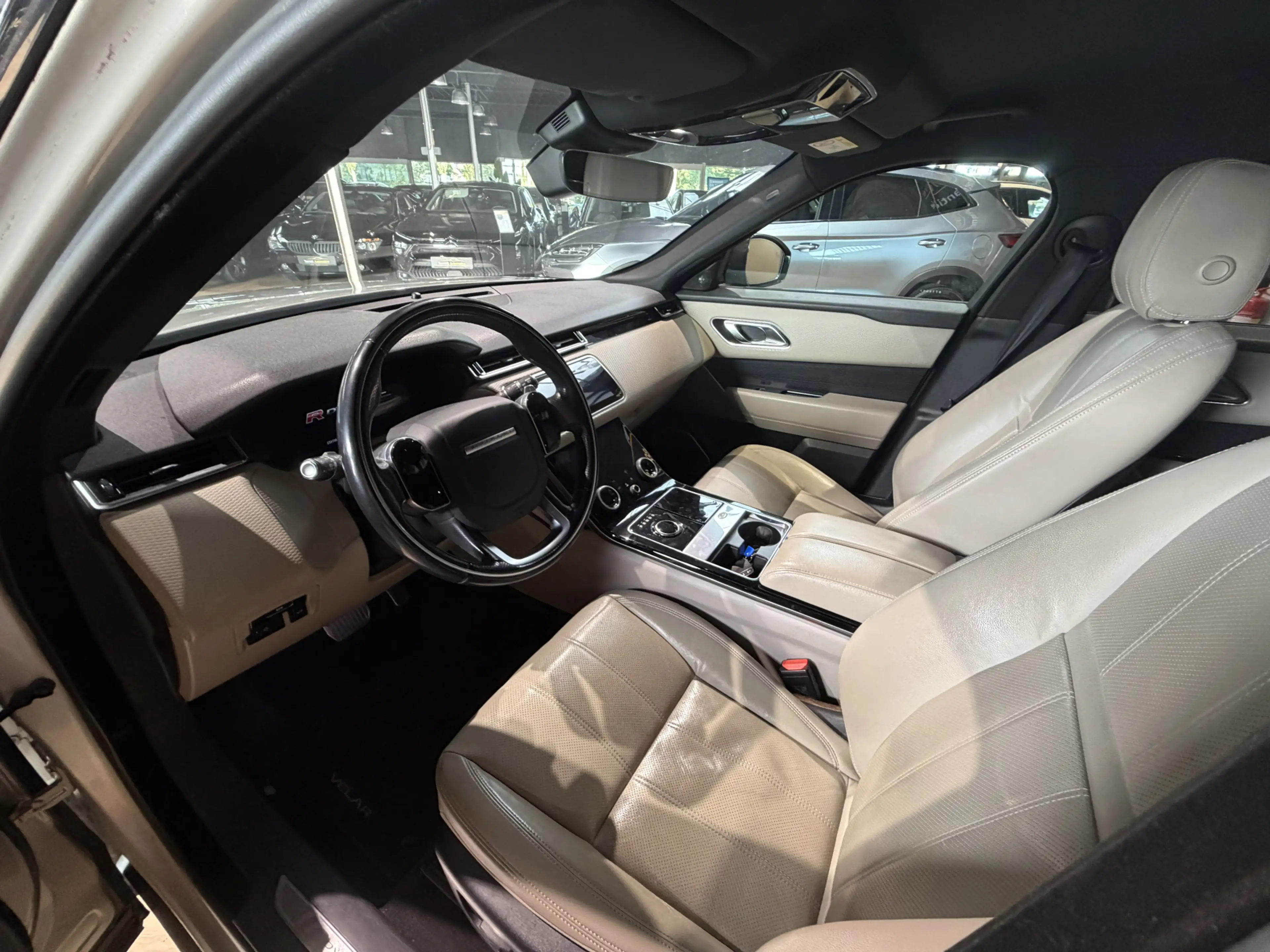 Land Rover Range Rover Velar 3.0 V6 SC AWD HSE — photo 10