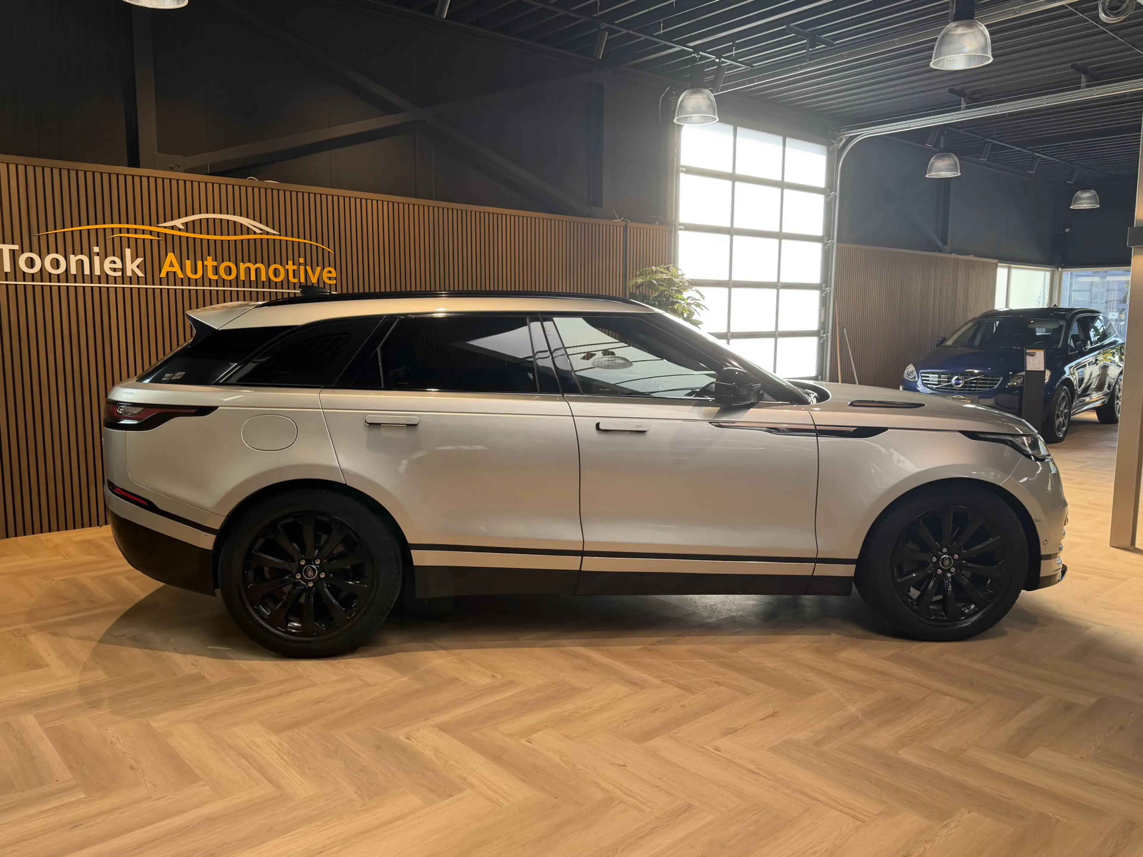 Land Rover Range Rover Velar 3.0 V6 SC AWD HSE — photo 2