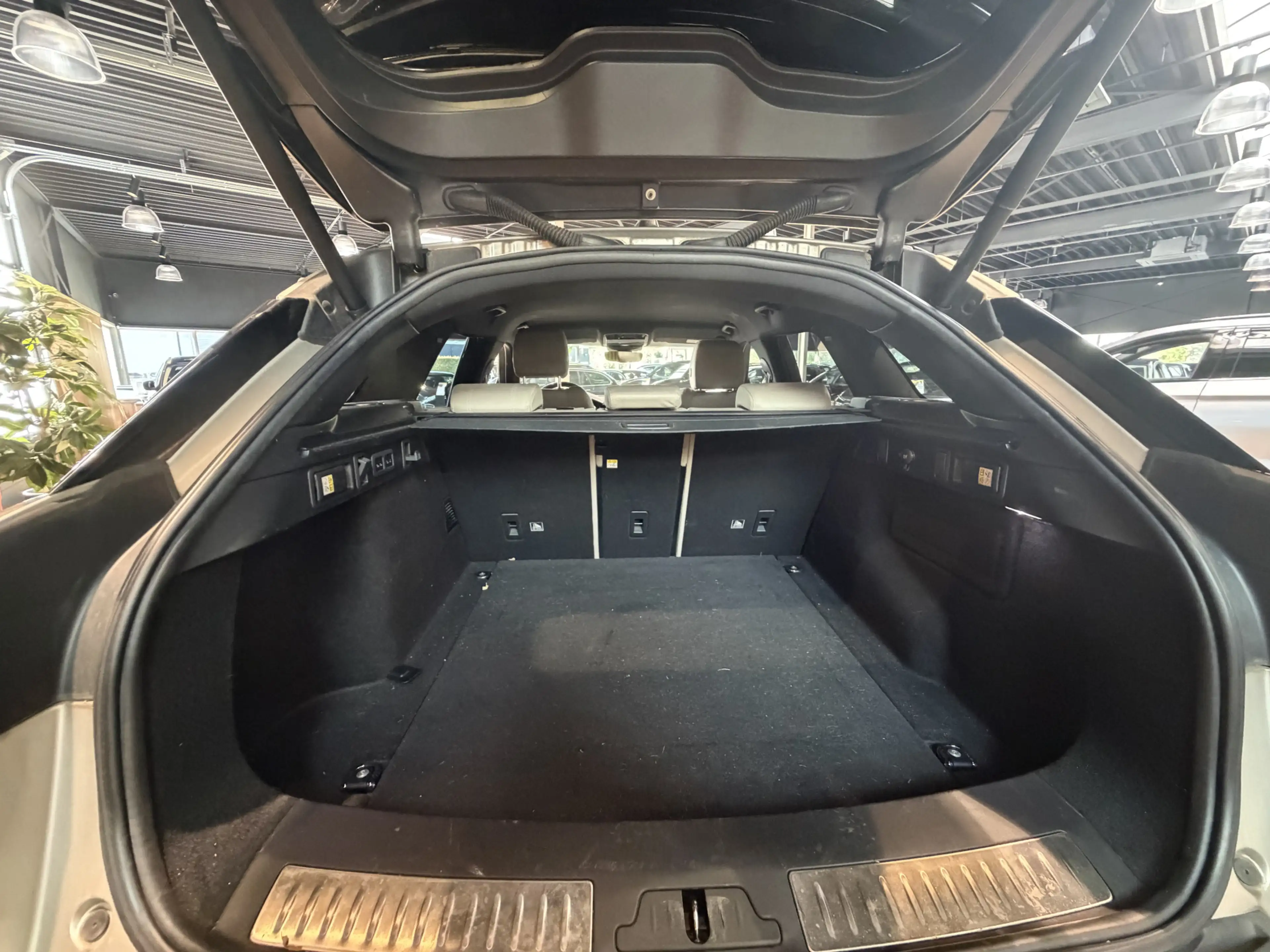 Land Rover Range Rover Velar 3.0 V6 SC AWD HSE — photo 18