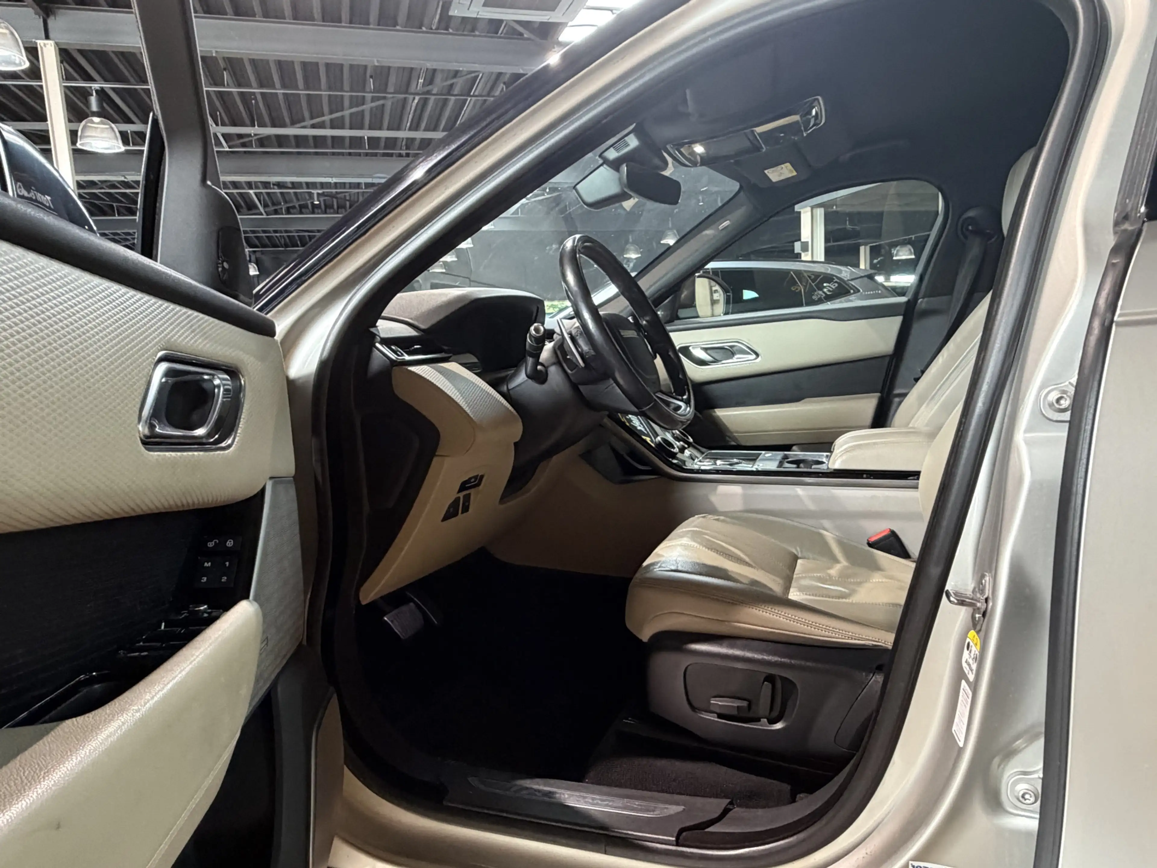 Land Rover Range Rover Velar 3.0 V6 SC AWD HSE — photo 8