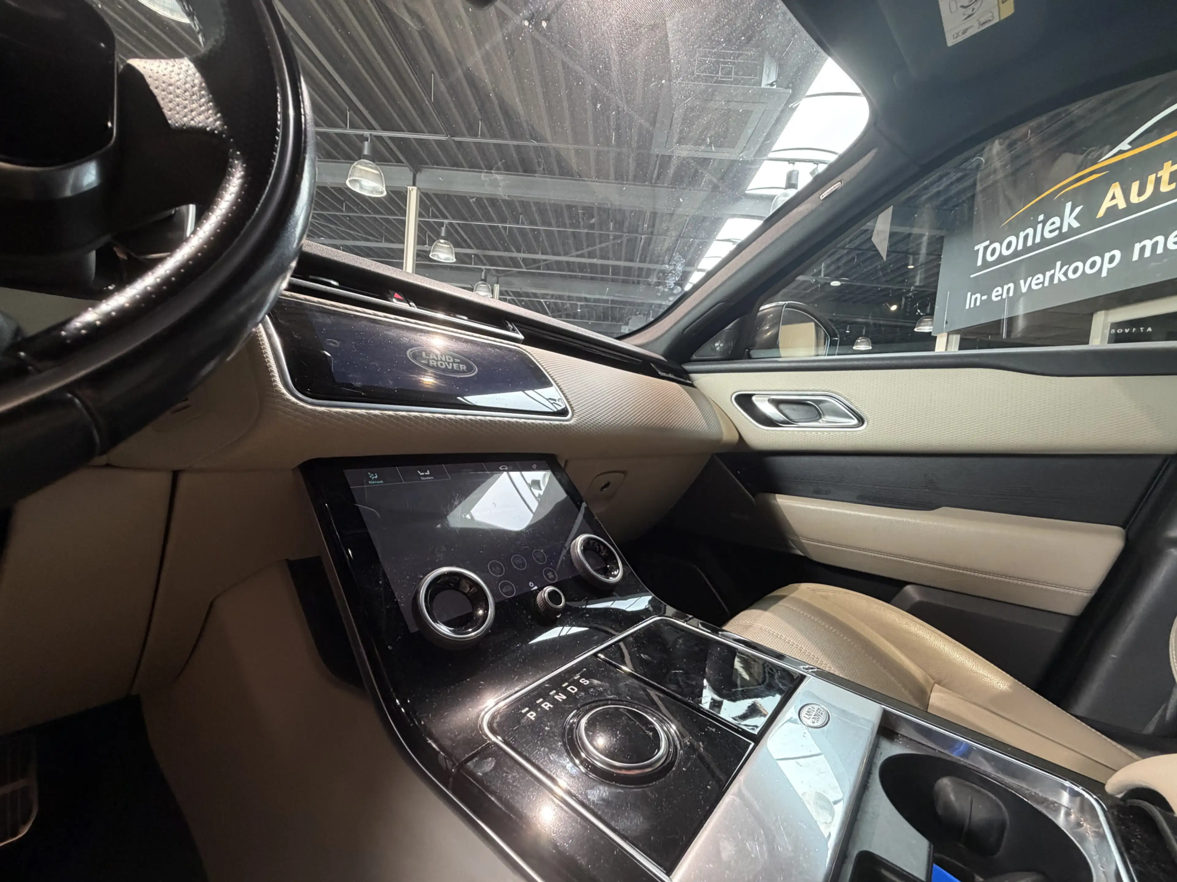 Land Rover Range Rover Velar 3.0 V6 SC AWD HSE — photo 21