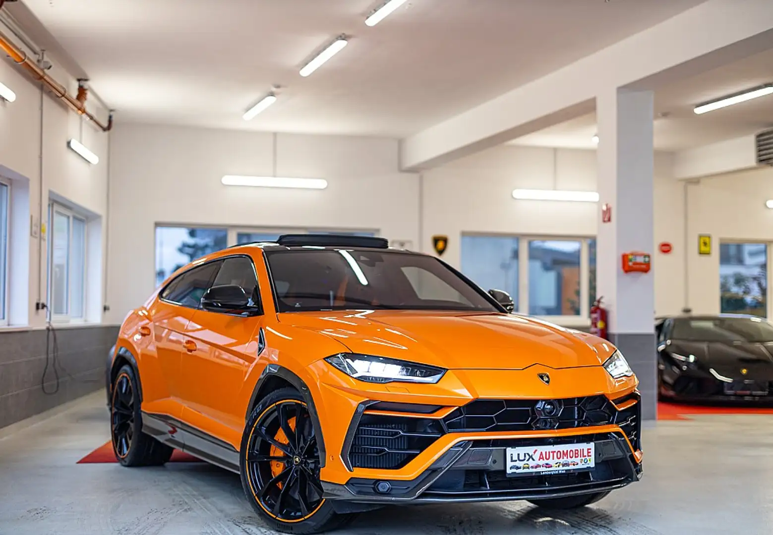 Lamborghini Urus Carbon Inti-Pearl Capsule 1of1 Mega Voll Orange - 2