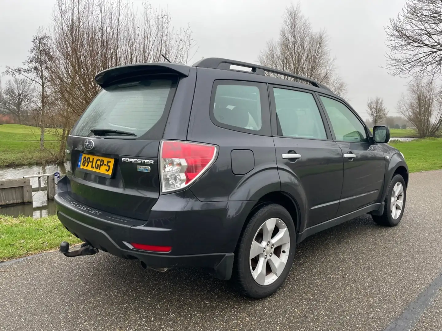 Subaru Forester 2.0 D XS Luxury motorschade EXPORT panodak/navi/af Grau - 2