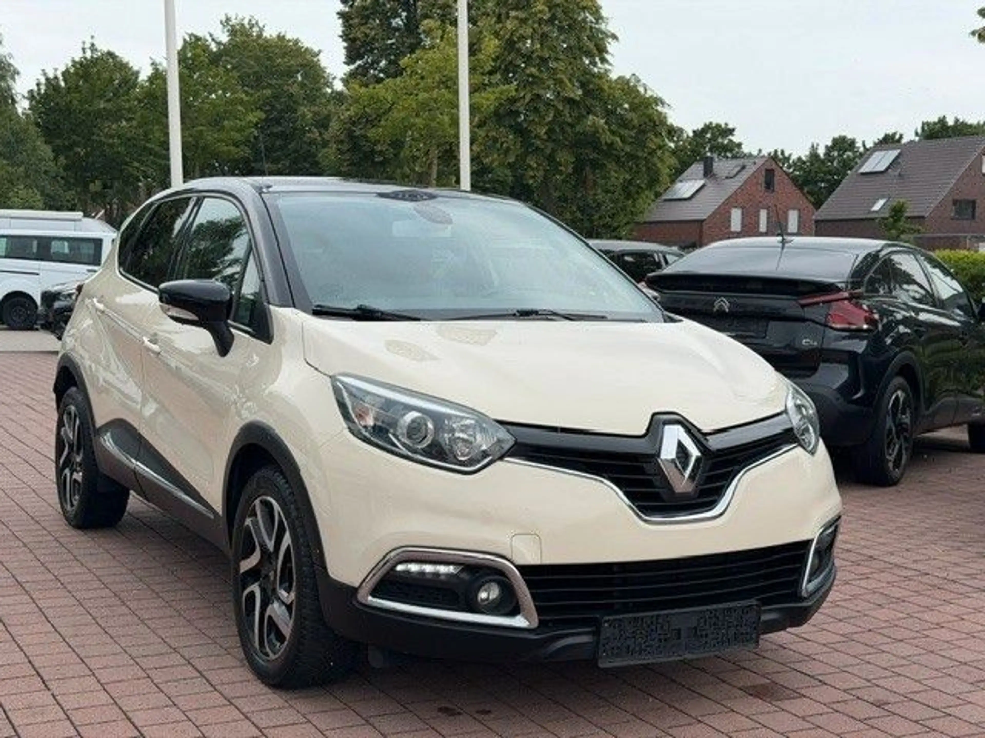 Renault Captur Luxe Automatik TÜV Neu Garantie — photo 2
