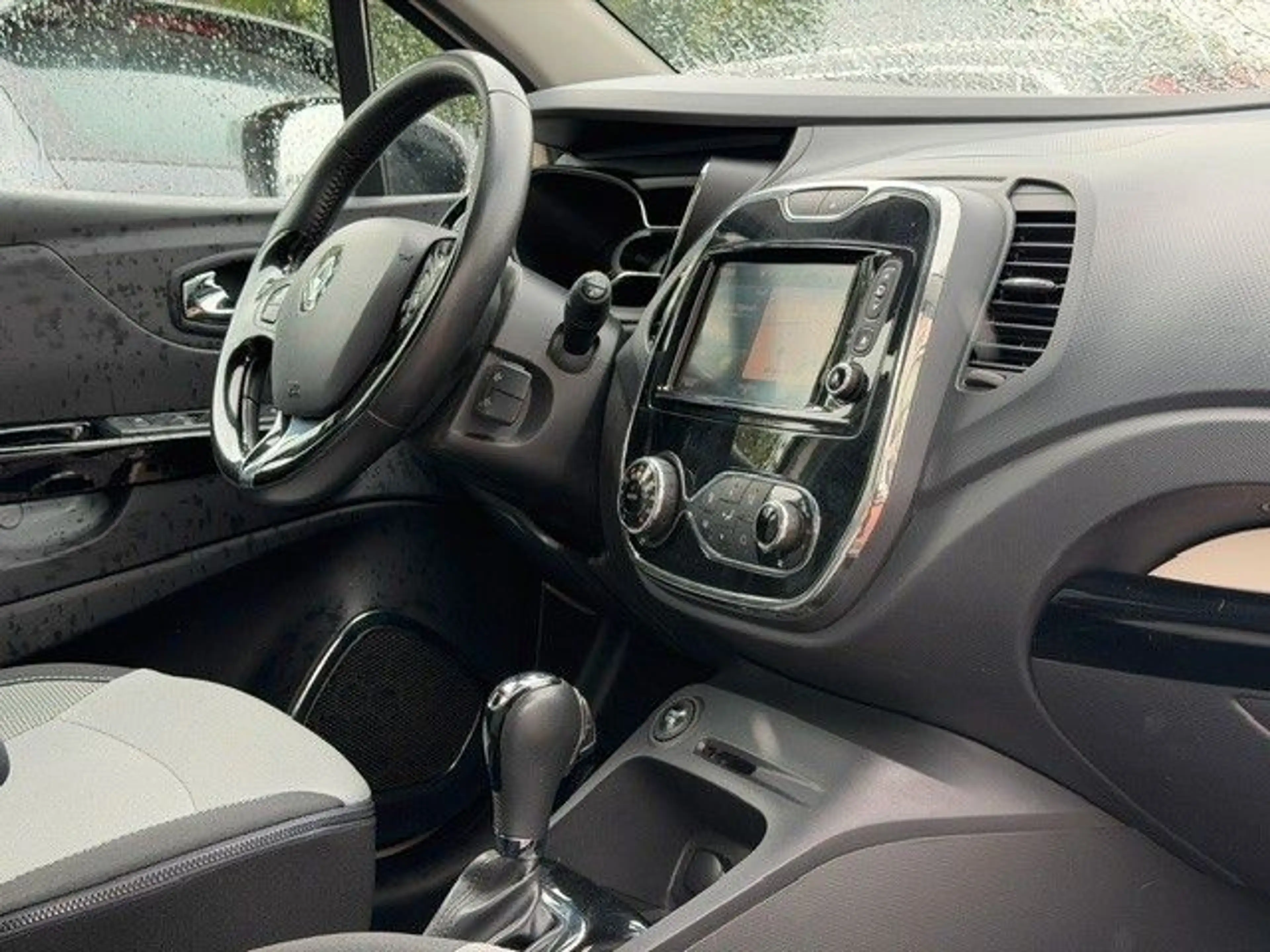 Renault Captur Luxe Automatik TÜV Neu Garantie — photo 12