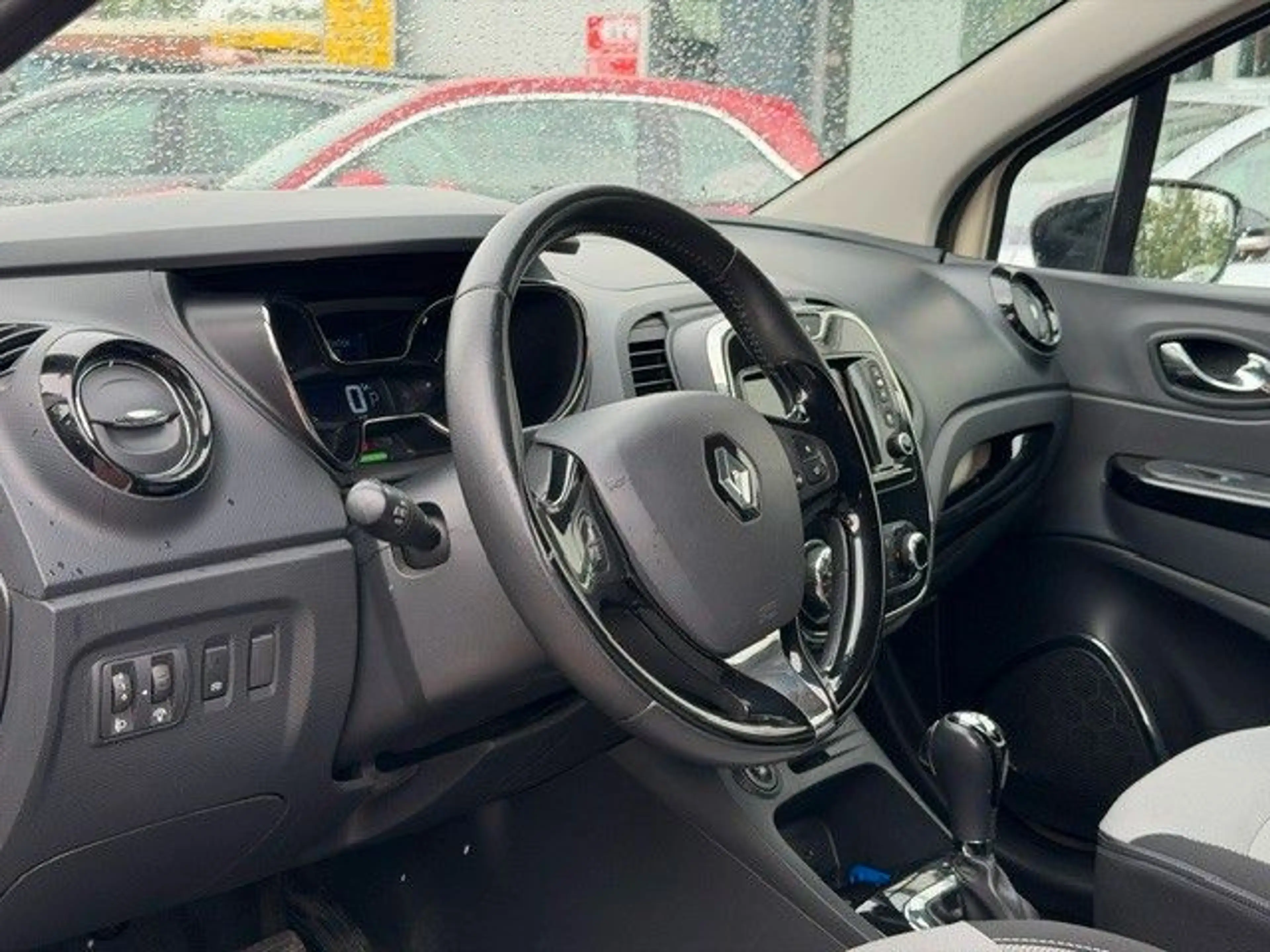 Renault Captur Luxe Automatik TÜV Neu Garantie — photo 9