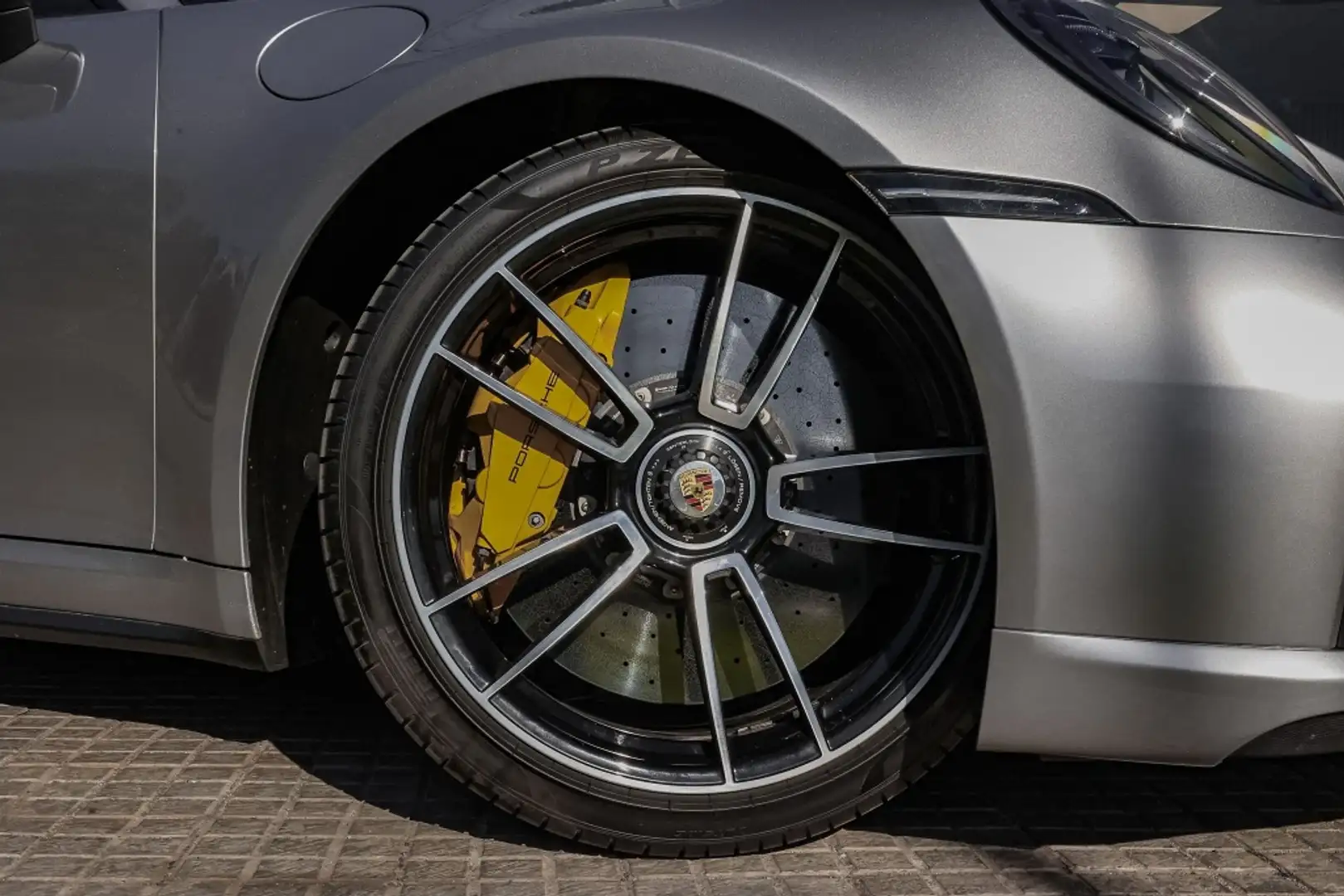 Porsche 992 Turbo S Coupé PDK Gris - 2