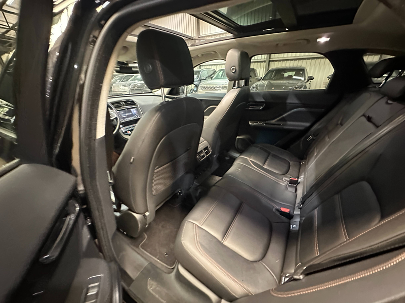 Jaguar F-Pace F-Pace 2.0 D AWD Prestige — photo 13
