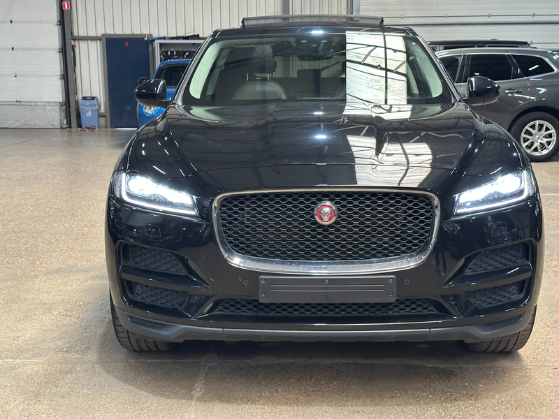Jaguar F-Pace F-Pace 2.0 D AWD Prestige — photo 2
