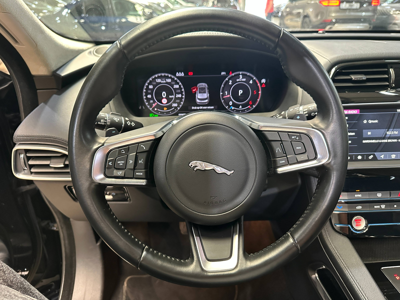 Jaguar F-Pace F-Pace 2.0 D AWD Prestige — photo 15