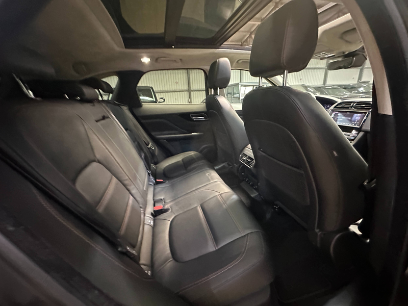 Jaguar F-Pace F-Pace 2.0 D AWD Prestige — photo 11