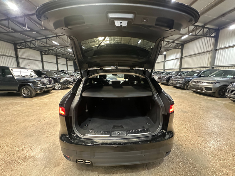 Jaguar F-Pace F-Pace 2.0 D AWD Prestige — photo 9
