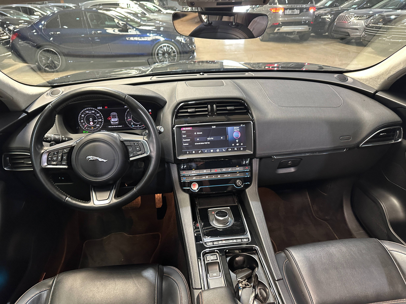 Jaguar F-Pace F-Pace 2.0 D AWD Prestige — photo 14