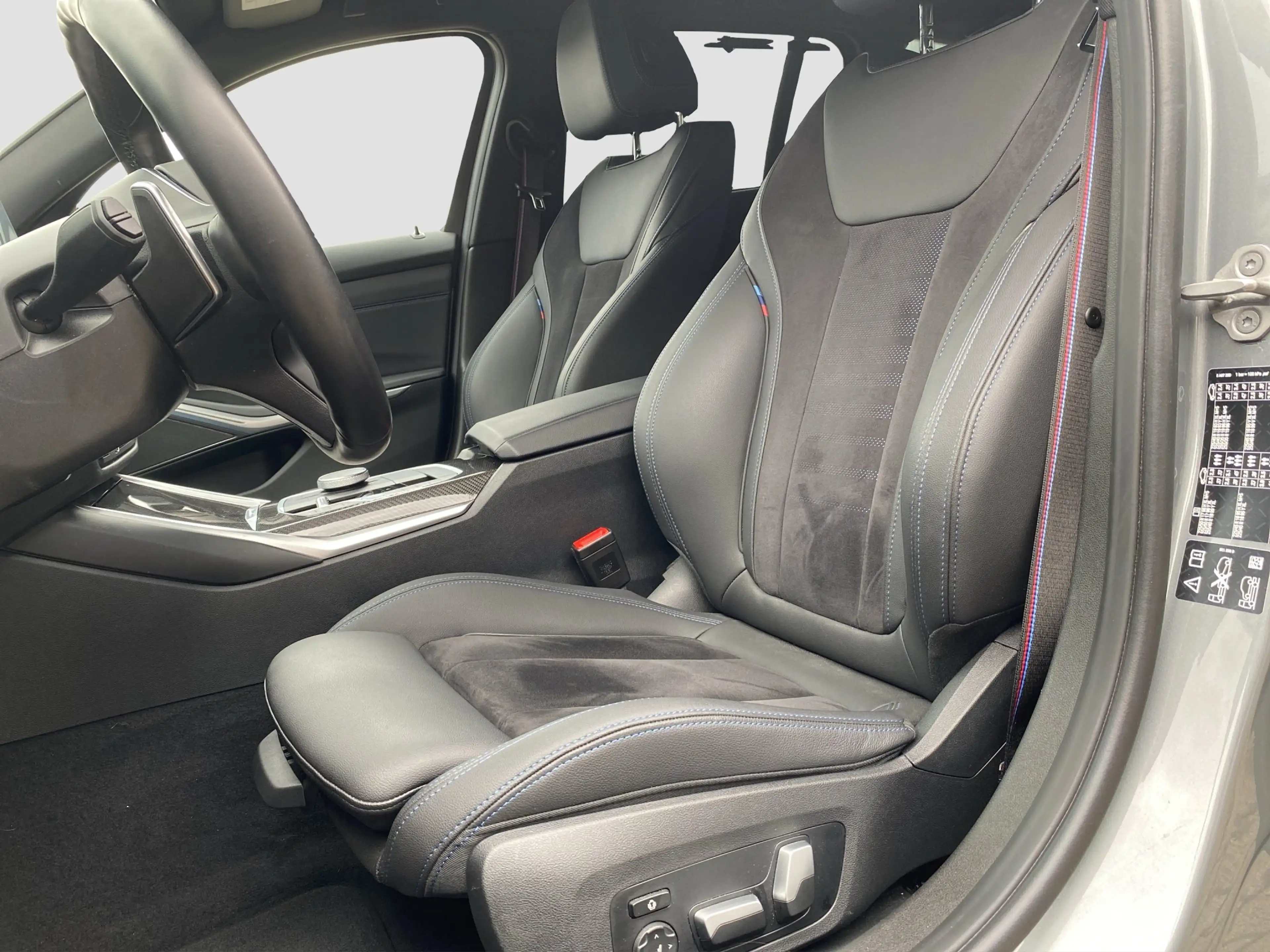 BMW 330 i xDrive touring M-Sport PRO ACC SpurAss StHzg RFK — photo 11