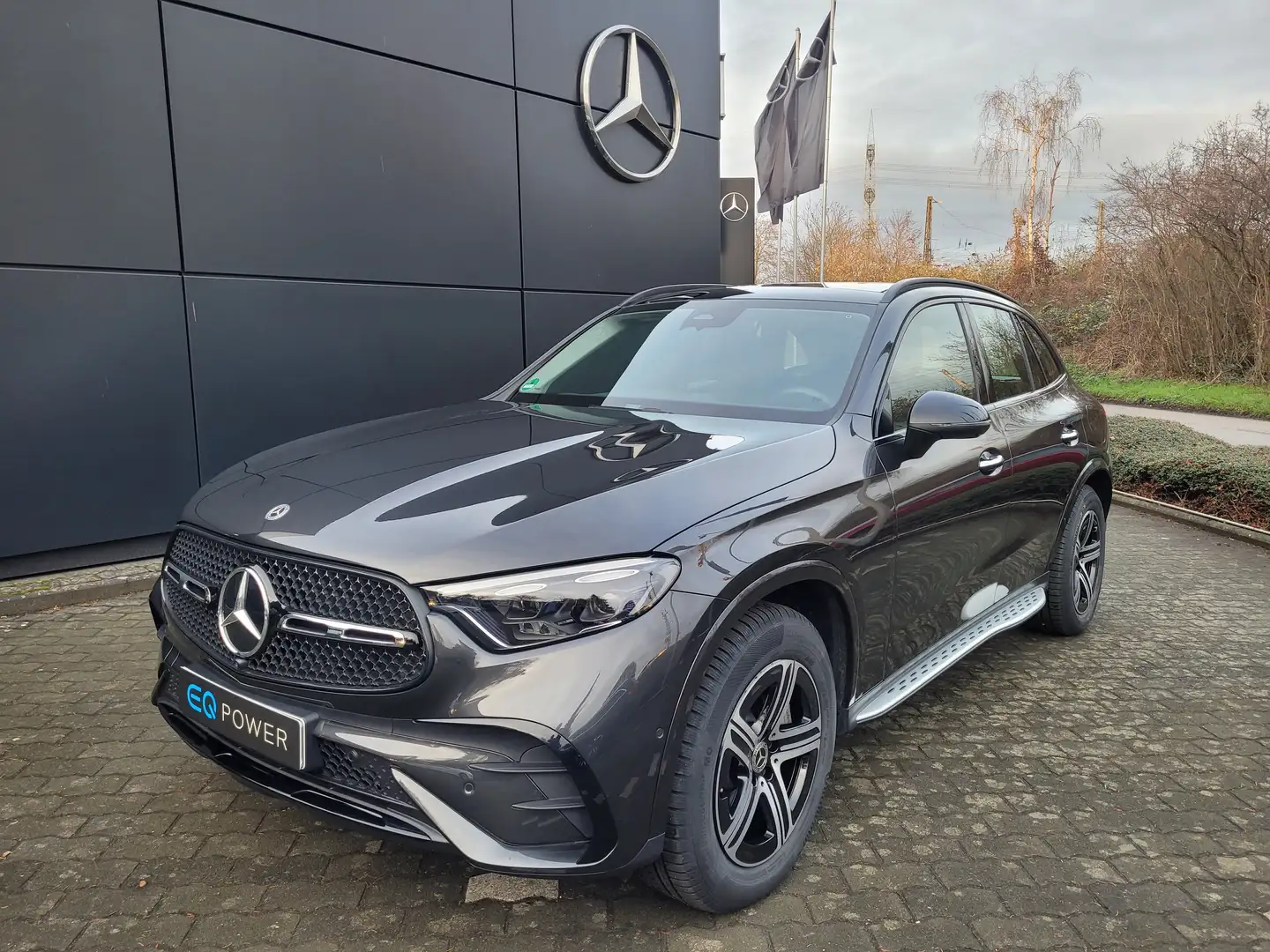 Mercedes-Benz GLC 300 AMG-Line Panoramaschiebedach Anhängerkupplung Grau - 1